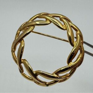 Gold Tone Chain Link Circle Brooch Vintage Style Statement Pin